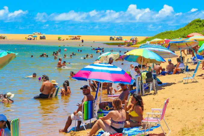 Calor de até 35°C e feriadão devem lotar Pontal do Ipiranga, em Linhares, neste fim de semana